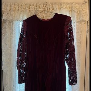 BEAUTIFUL ALGO EVENING VELVET DRESS WITH SHEER LONG SLEEVES